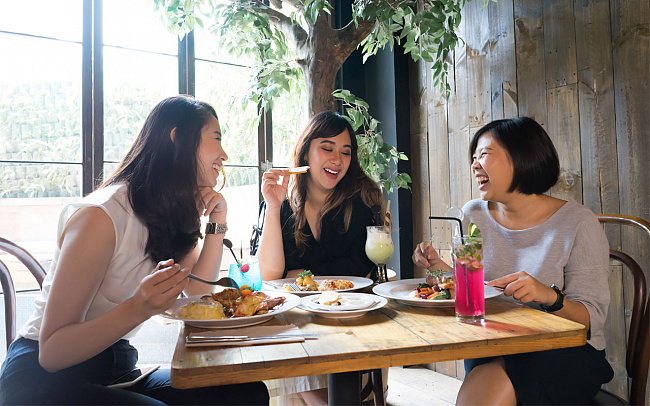 The Den of Kalaha, Restaurant, Menu Makanan