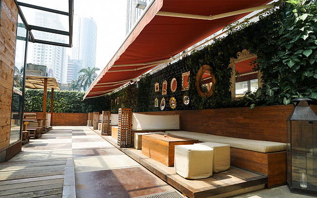 The Den of Kalaha, Restaurant, Menu Makanan