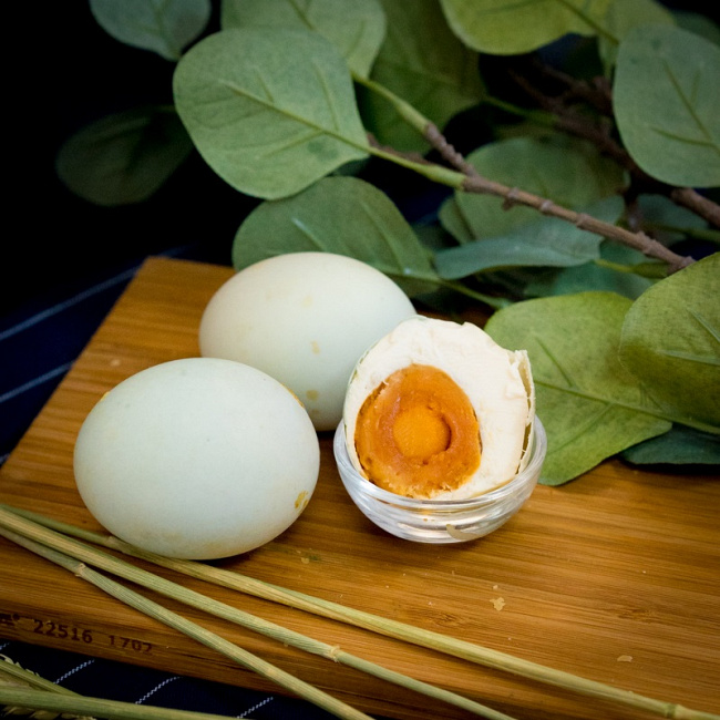 Telur Asin Panggang Toko Tjoa