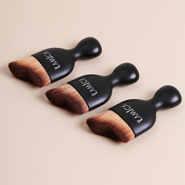 Lamica Brush