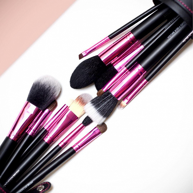 Lamica Brush