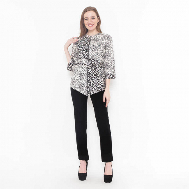 Arjuna Weda Blouse Batik Wanita