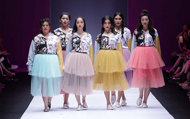 Tities Sapoetra Jakarta Fashion Week 2019 Influencers