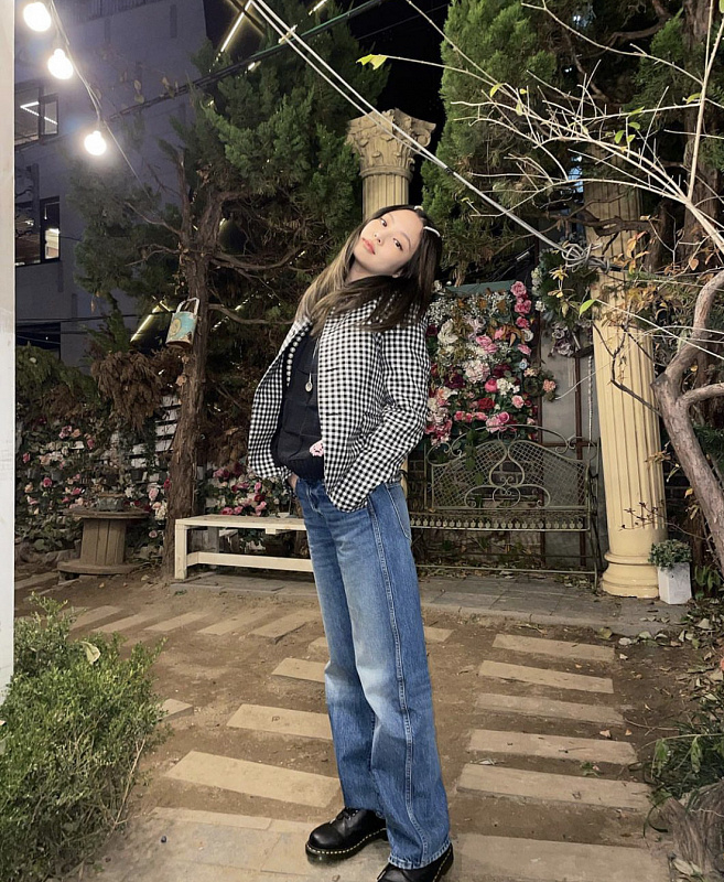 bawahan jeans stylish ala jennie