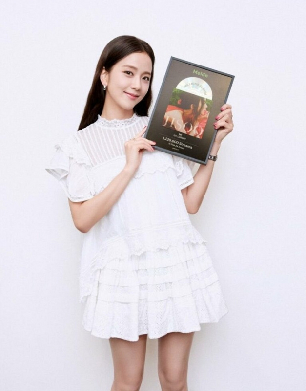 jisoo dianugerahi sertifikat melon hall of fame