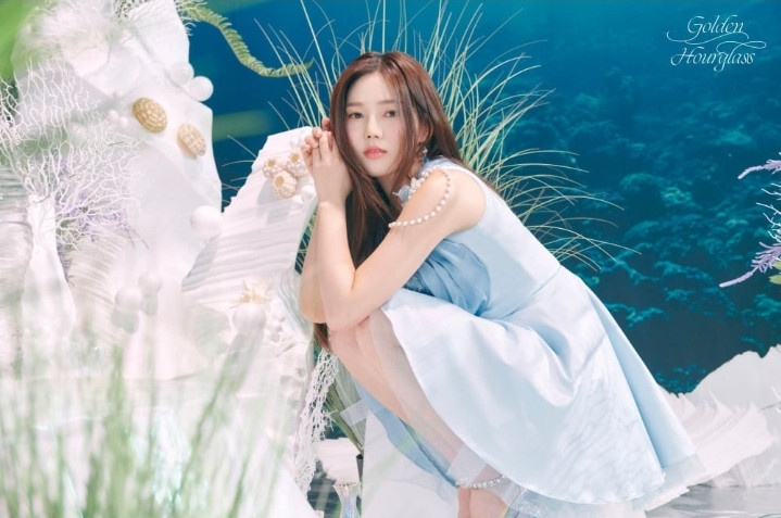oh my girl tampil mempesona di konsep foto golden hourglass