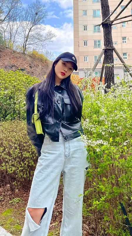 Padankan dengan Jaket atau Kemeja Kulit