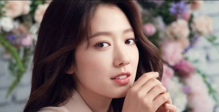 park shin hye sumbangkan bantuan untuk korban lebatnya hujan