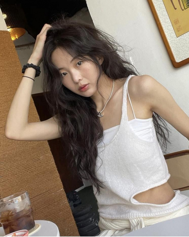 Keum Sae Rok with White Knitwear Top