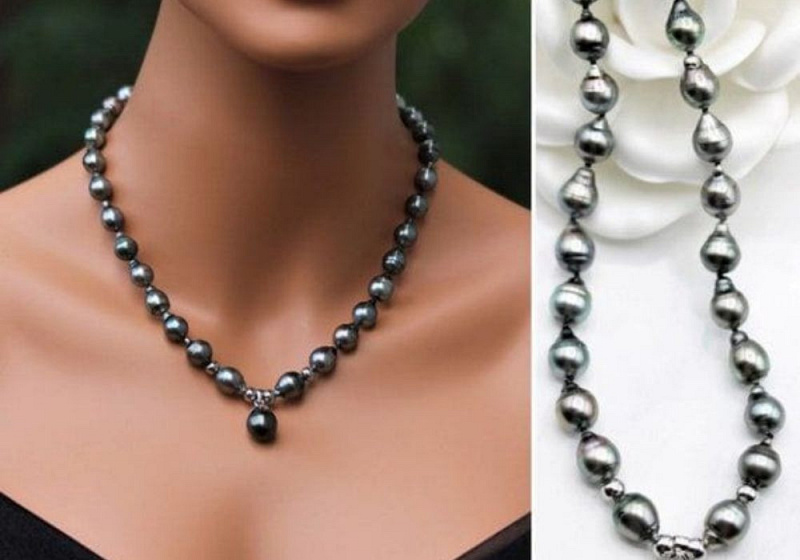 Gaya Menawan dengan Kalung Mutiara