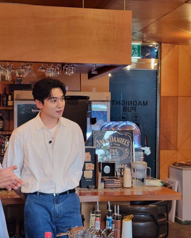clean look outfit ala sungjin day6