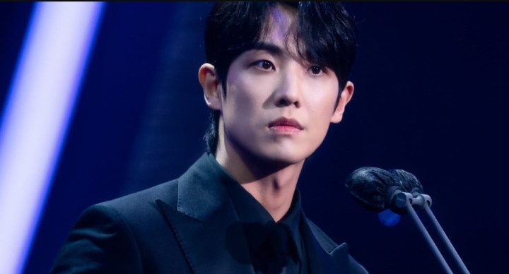 lee joon memperbarui kontraknya