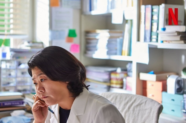 netflix rilis cuplikan karakter daily dose of sunshine 