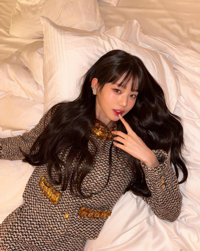 model rambut full bangs
