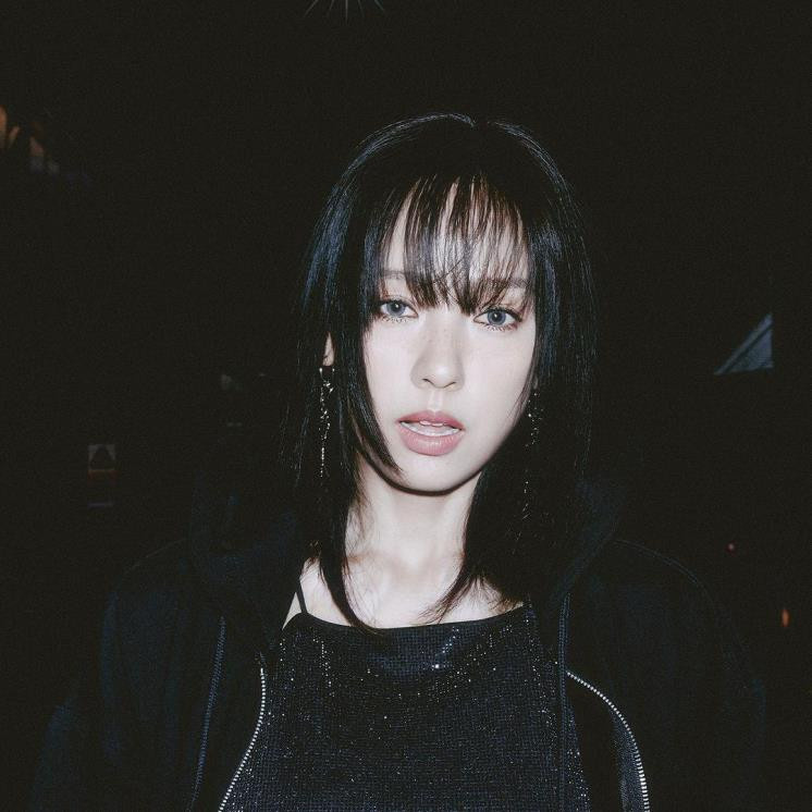 model rambut full bangs