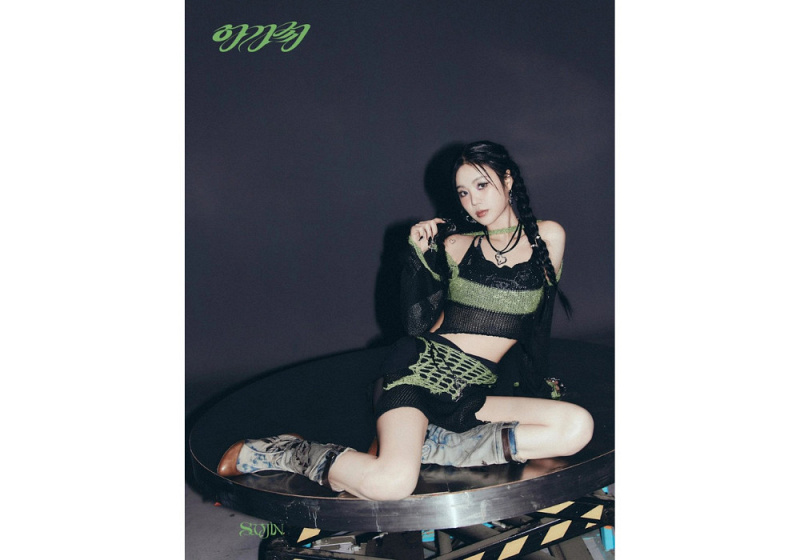Soojin Spill Konsep Foto Debut 'Lady'