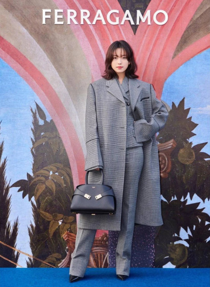 moving han hyo joo