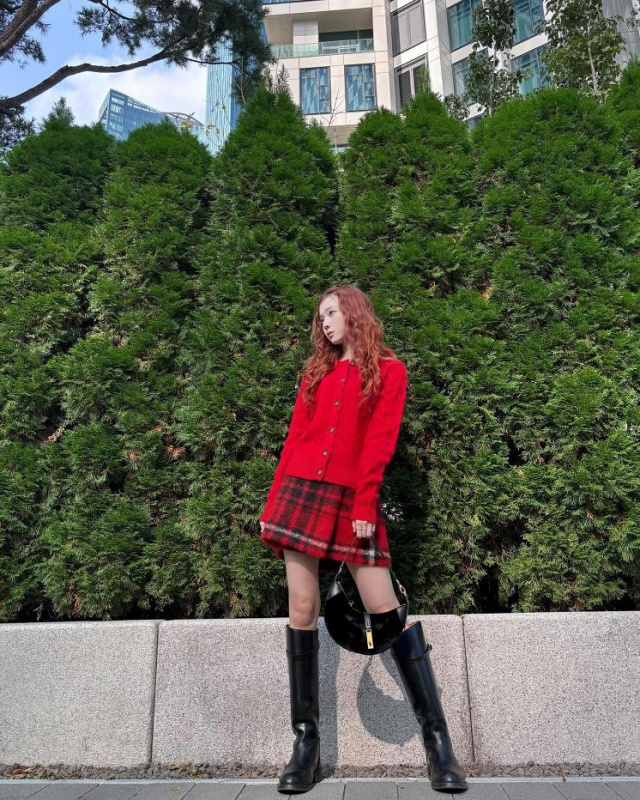  outfit serba merah a la artis korea