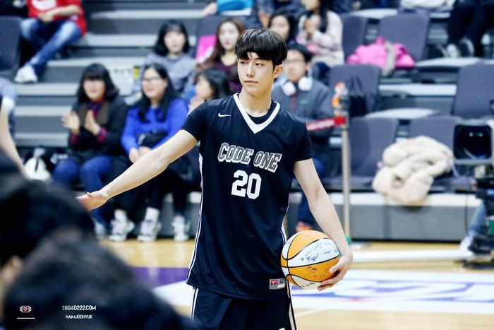 artis korea yang  mantan atlet 