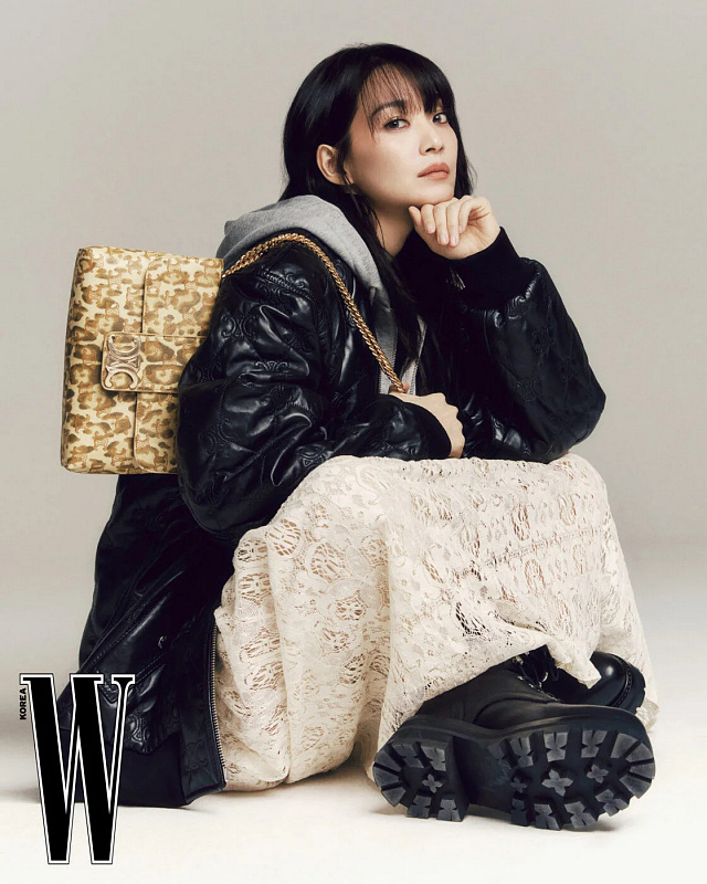 shin min ah terpilih sebagai cover digital w korea