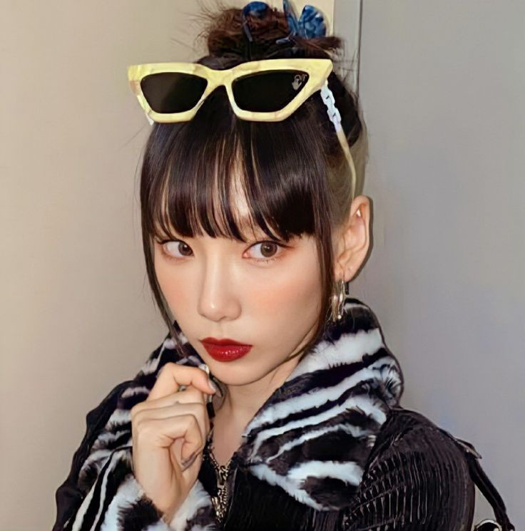 idol kpop frame kacamata cat eye